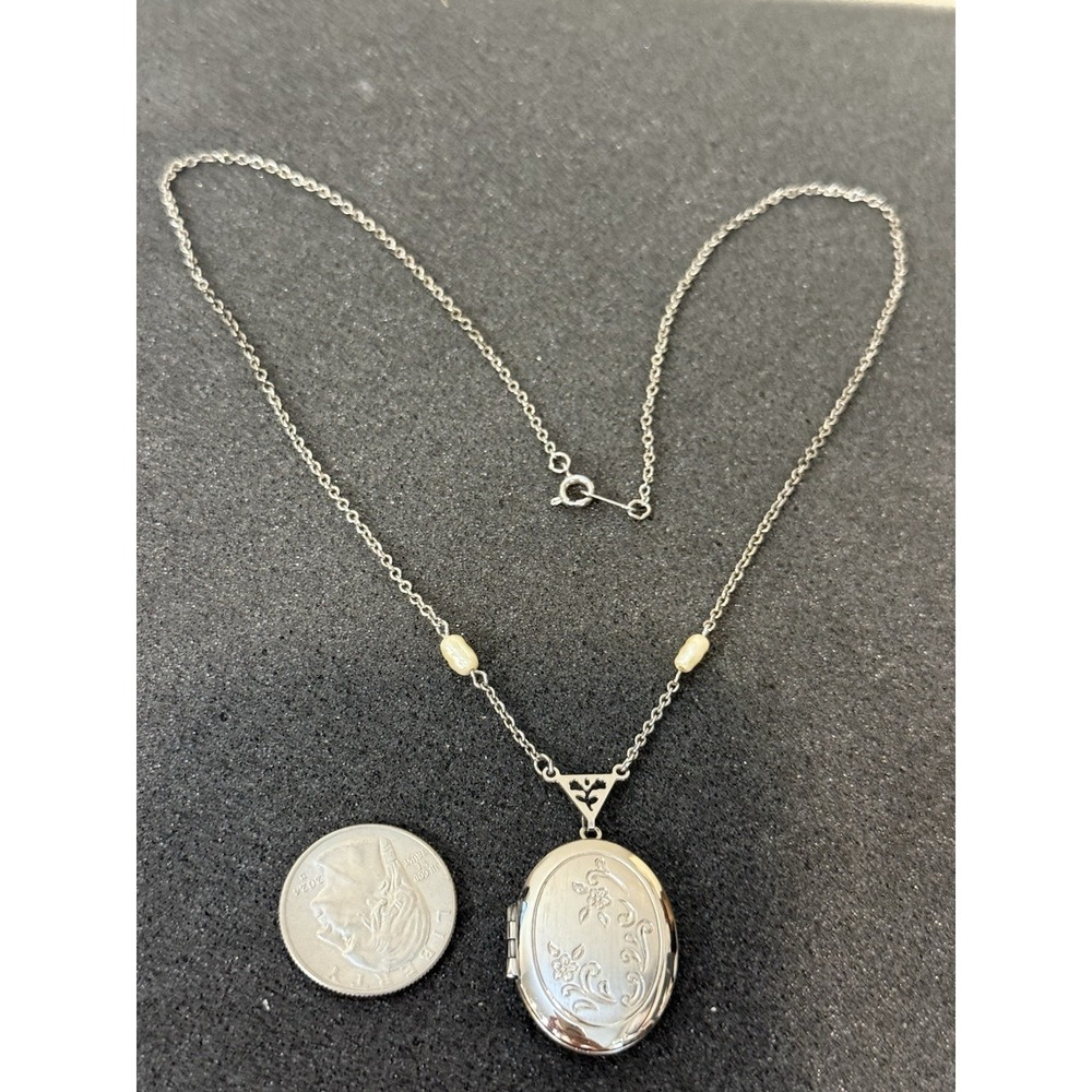 Vintage‎ Avon Necklace Silver Tone Chain with Engraved Floral Locket 20" L